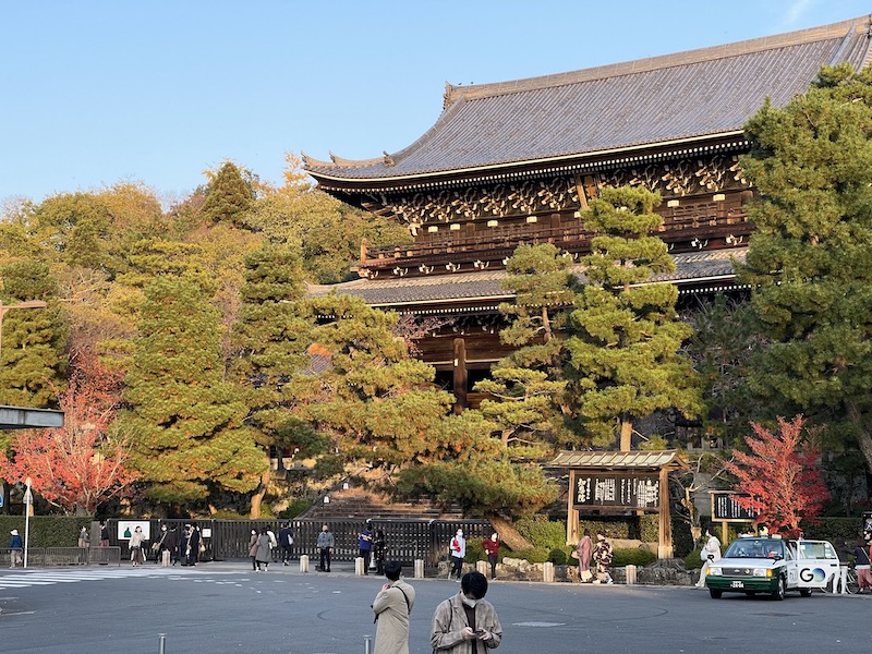 京都の紅葉（知恩院〜円山公園）