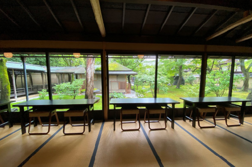 大徳寺塔頭「黄梅院」 千利休作庭の 「直中庭」を臨む。