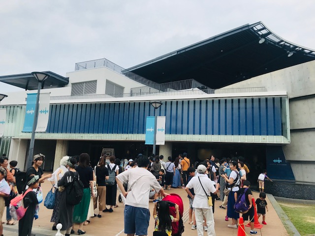 Lining up in front of Kyoto Aquarium