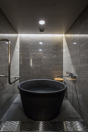 Shigaraki-yaki bathube