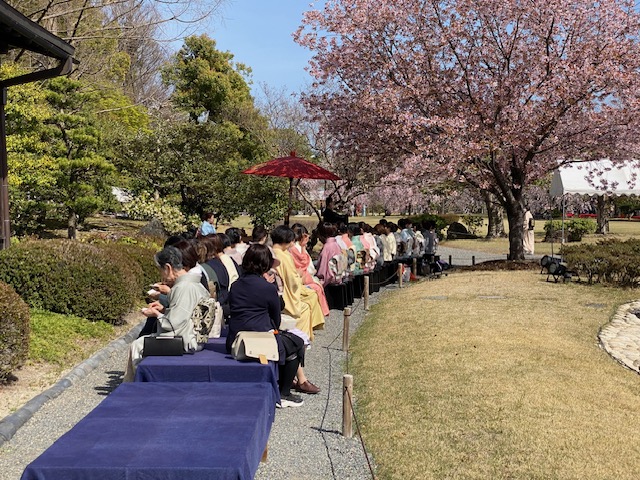當天來了600位以上的客人，並成功舉行了茶會。 「香雲亭」是從江戶時代京都的豪商角倉了以的舊宅所移築而來，是一座具有歷史的建築。