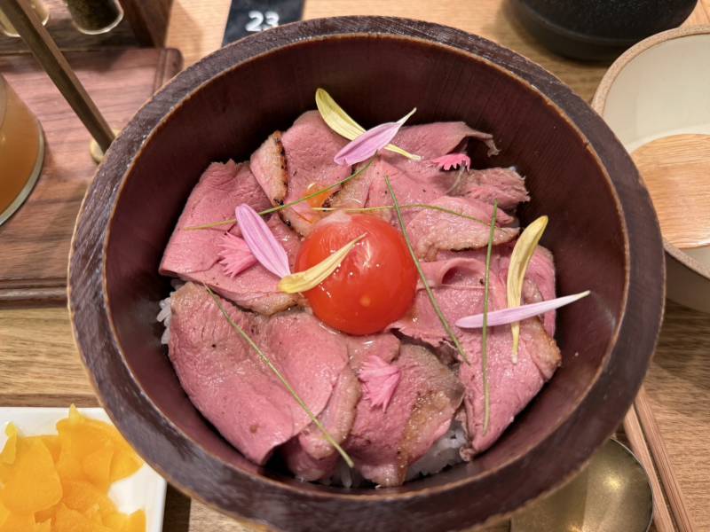 鴨肉肉質柔軟，味道也很鮮甜