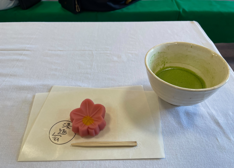 「一保堂茶舗」的抹茶與「とらや」提供的點心，來到京都一定要品嘗一次！